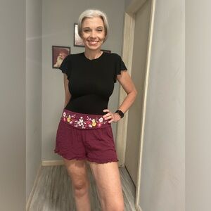 Mossimo Supply Co medium burgundy pull on shorts